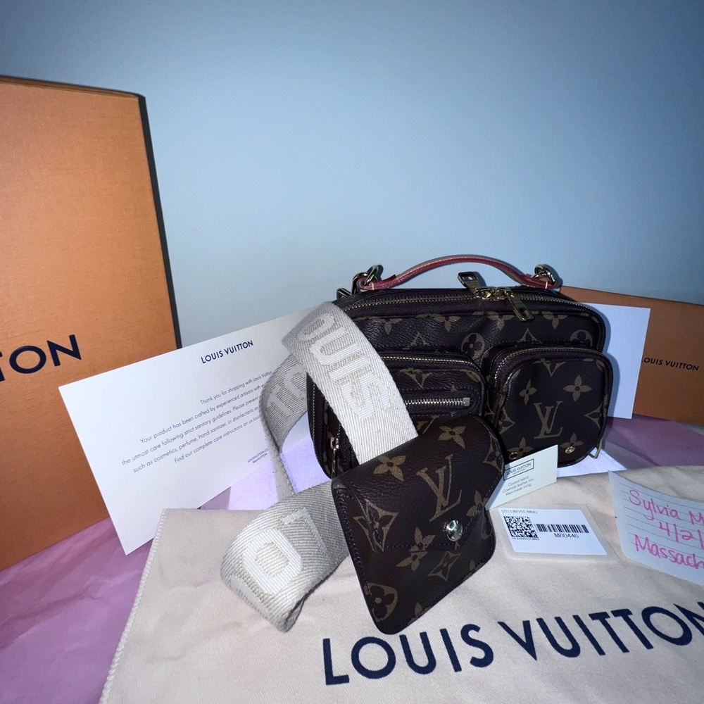 Louis Vuitton Authentic Monogram Utility Crossbody - image 3
